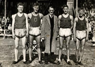 1934 mile relay team
