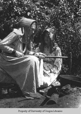 Anner and Ainer Owenby: two women in bonnets working with kettle