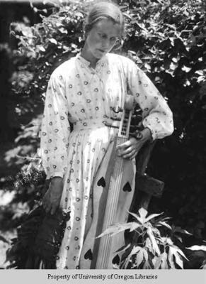 Anner Owenby, standing, with dulcimer