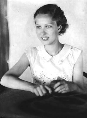 Grace Pruitt, Berea College, sewing