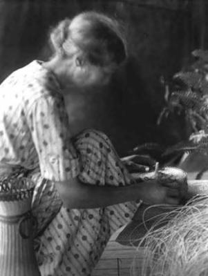 Flora Dysort, basket maker