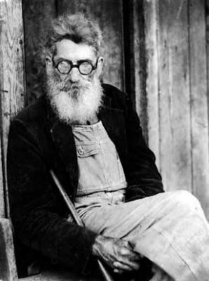 Elderly man with beard, wearing glasses