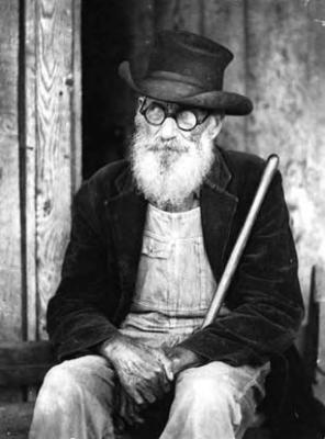 Elderly man with beard, wearing glasses