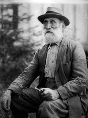 Man with beard, wearing hat