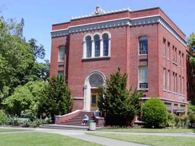 Chapman Hall, University of Oregon (Eugene, Oregon)